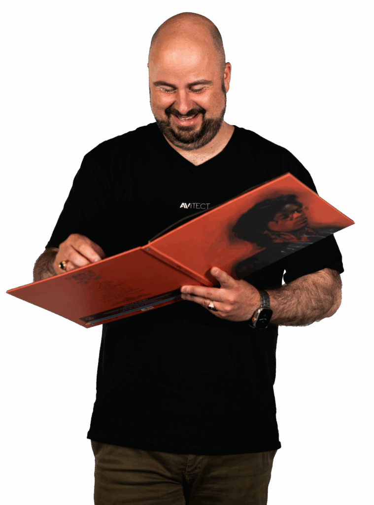 Hörgenuss Aachen Marco auf dem Bild mit einer Schallplatte